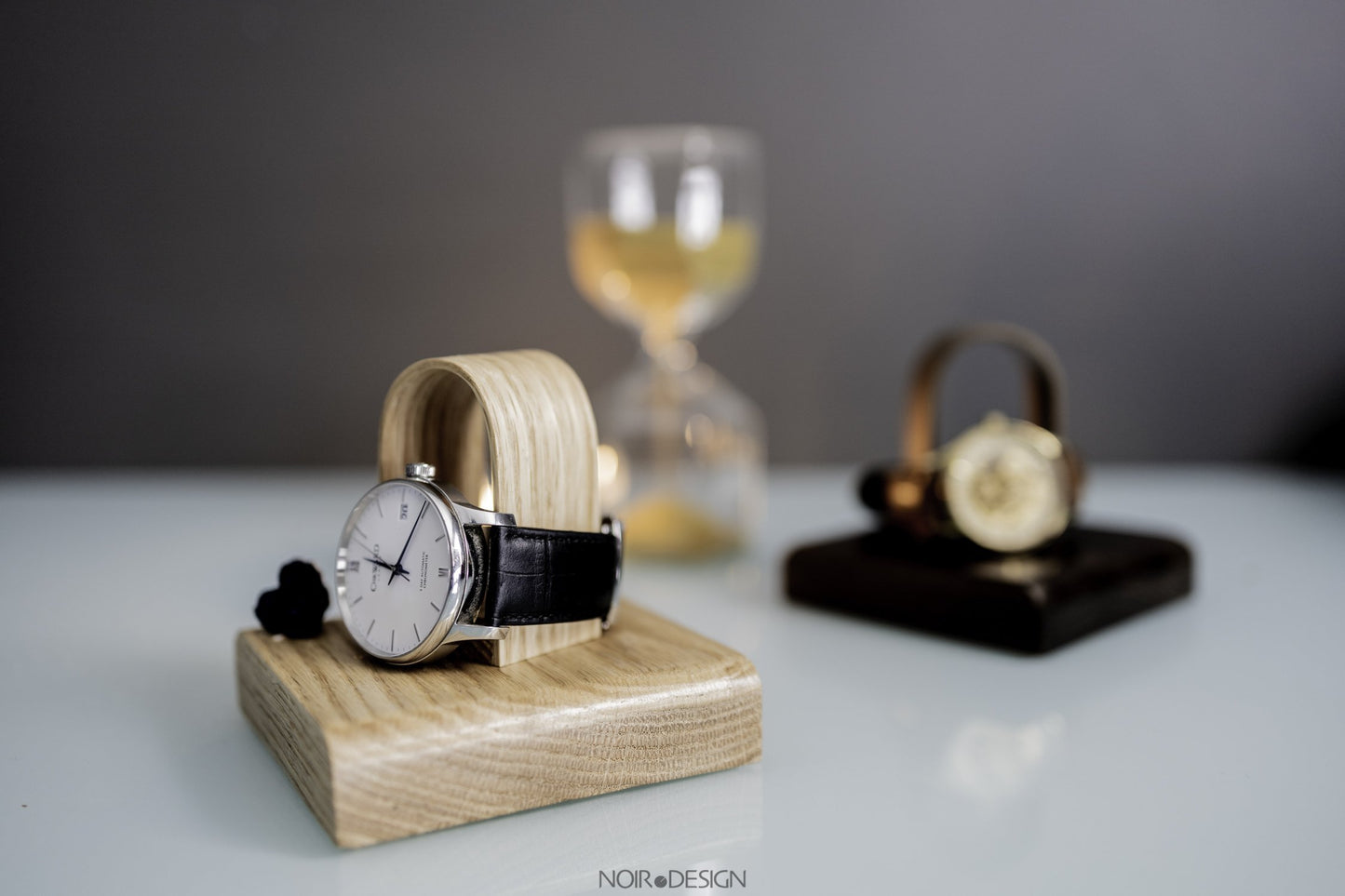 Luxury Oak Single Watch Stand Holder - Watch Display - NOIR.DESIGN